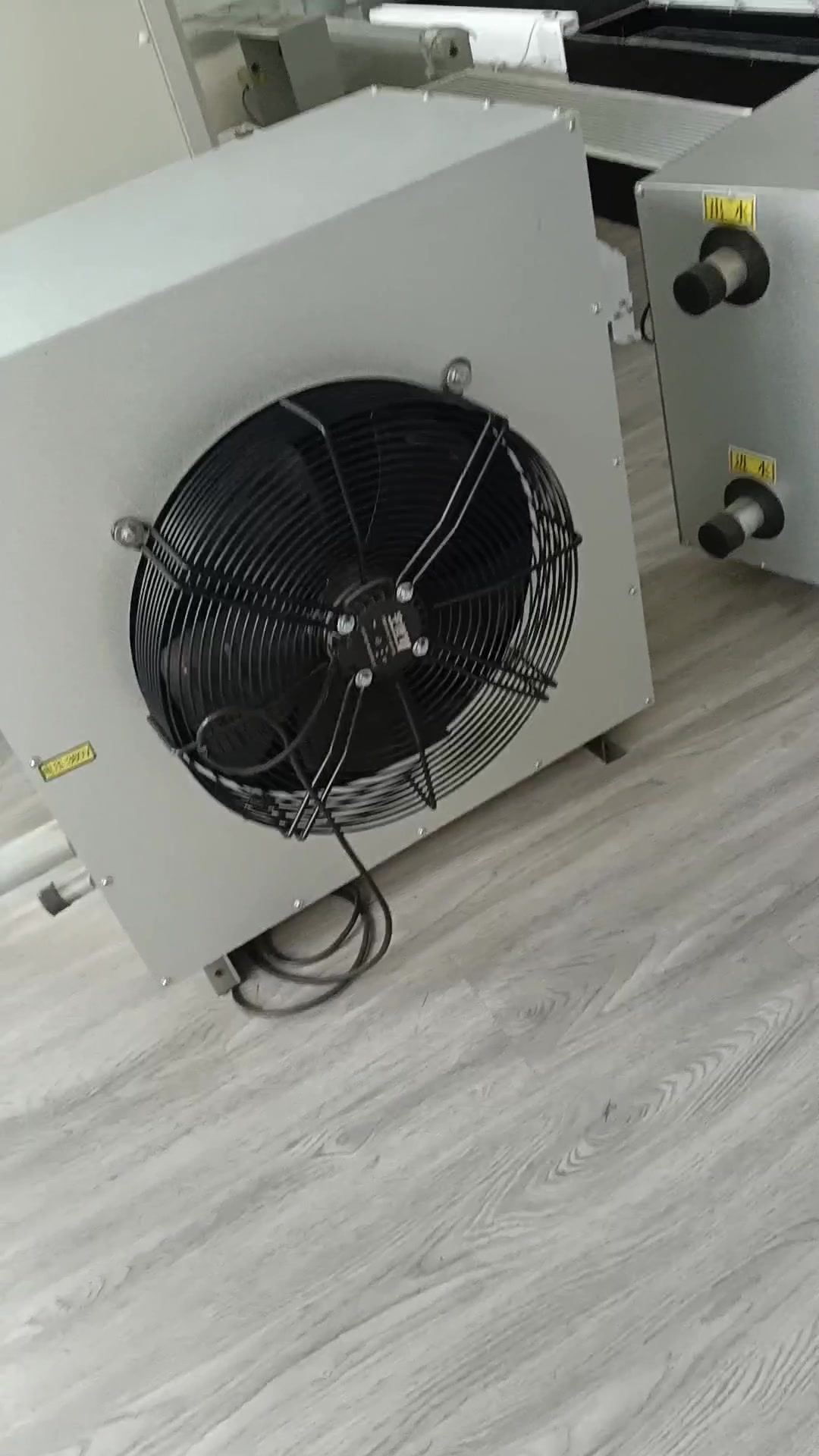 身体抵着尖锐的冰碴