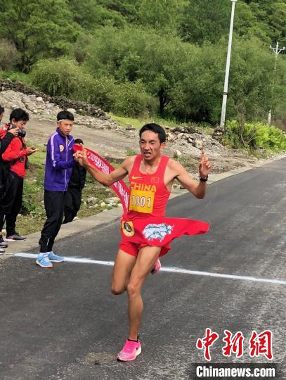 林芝市举行中国国家马拉松队（西藏组）半程马