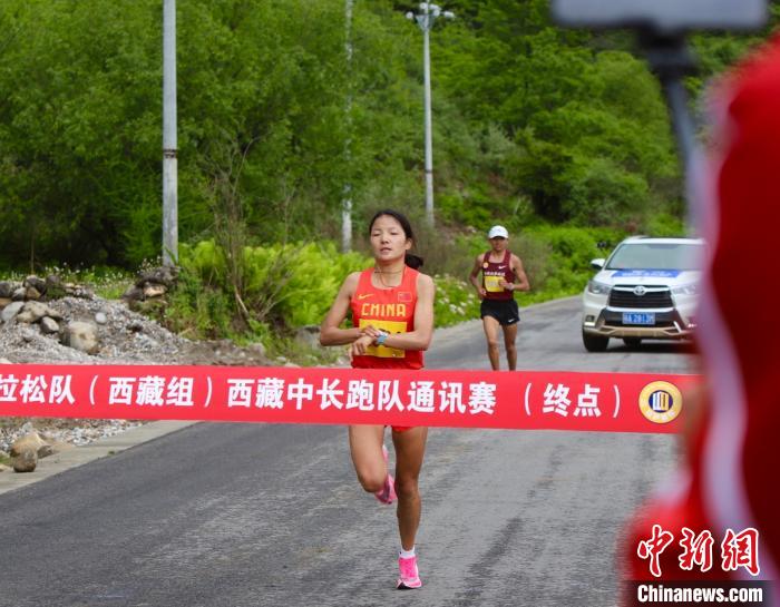 林芝市举行中国国家马拉松队（西藏组）半程马