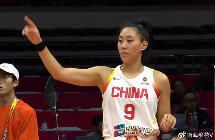 中国女篮提前晋级世界杯，年轻球员表现令教练