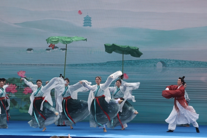 杭州亚运会火炬传递文艺演出展现宋韵之美