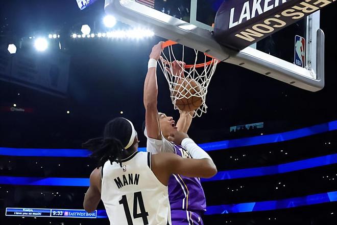 湖人末节发力大胜篮网 海斯10+8+5盖帽成关键先生