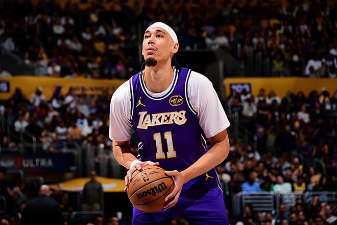 湖人末节发力大胜篮网 海斯10+8+5盖帽成关键先生