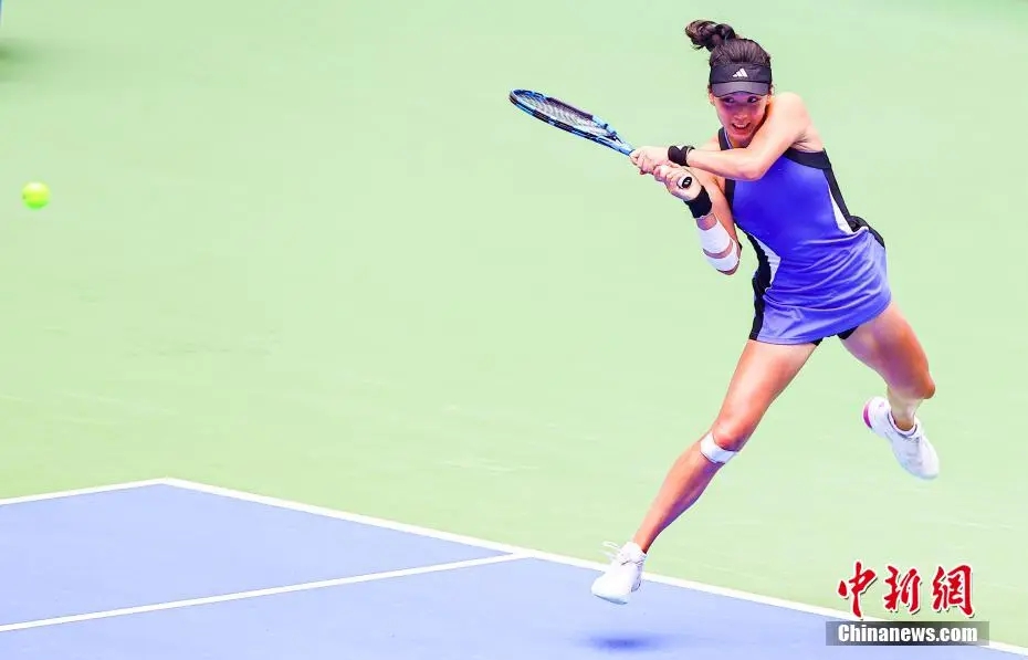 郑钦文击败王欣瑜赢下中国金花德比,首次闯入