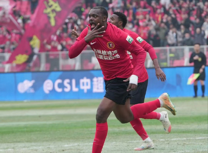 申花主场3-1力克辽宁铁人 新军防线崩盘难挽败局