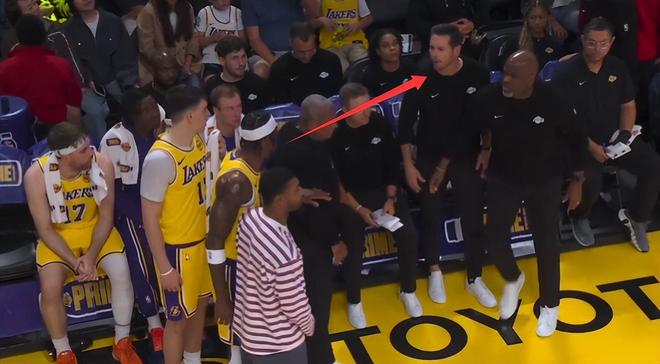 雷霆大胜湖人锁定6连胜 湖人三连败更衣室矛盾激