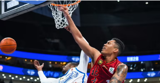 首钢男篮遭上海逆转 丘天五年长约成交易阻碍